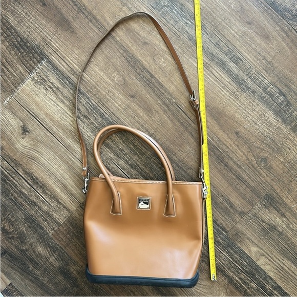 Dooney & Bourke Tan Leather purse - Picture 6 of 11